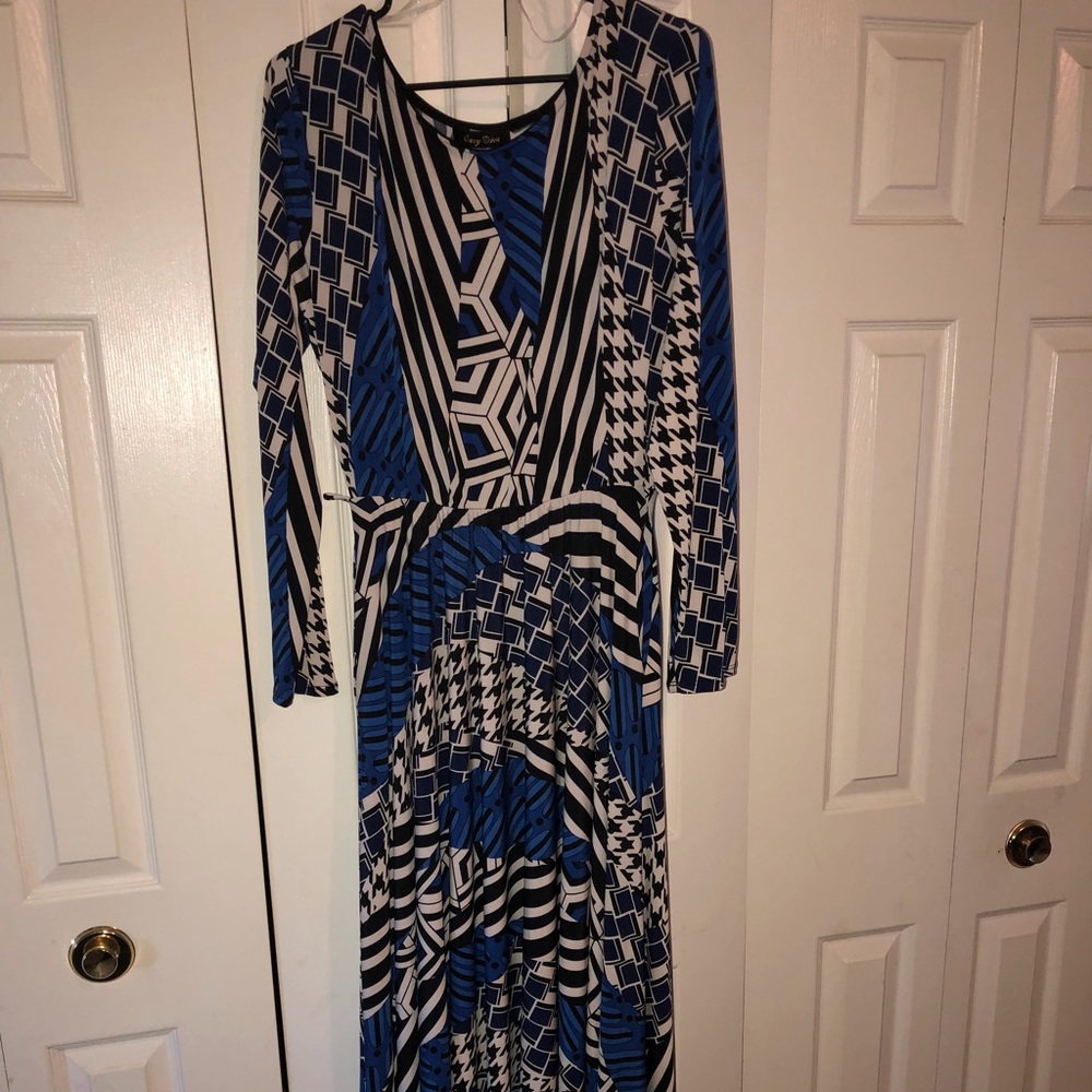 Plus size blue white black dress